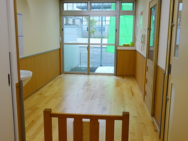 誠心こども園　０歳児　すみれ組　保育室