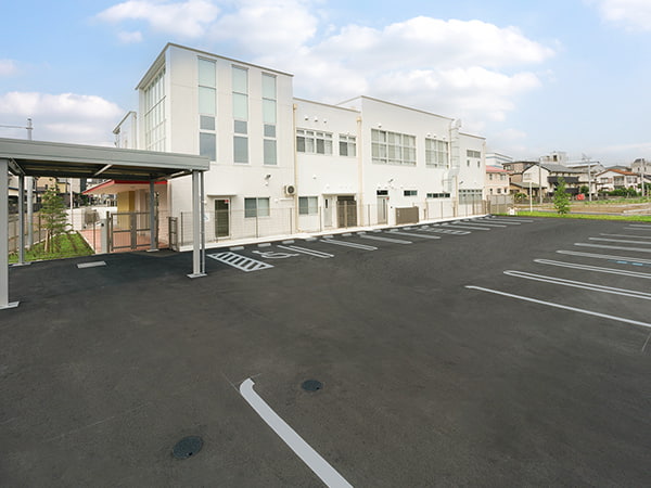 誠心こども園　駐車場