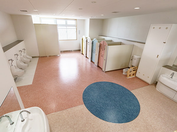 誠心こども園　幼児トイレ