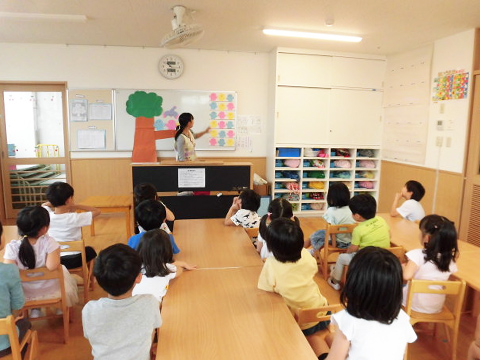 ぺたぺたシールあそび